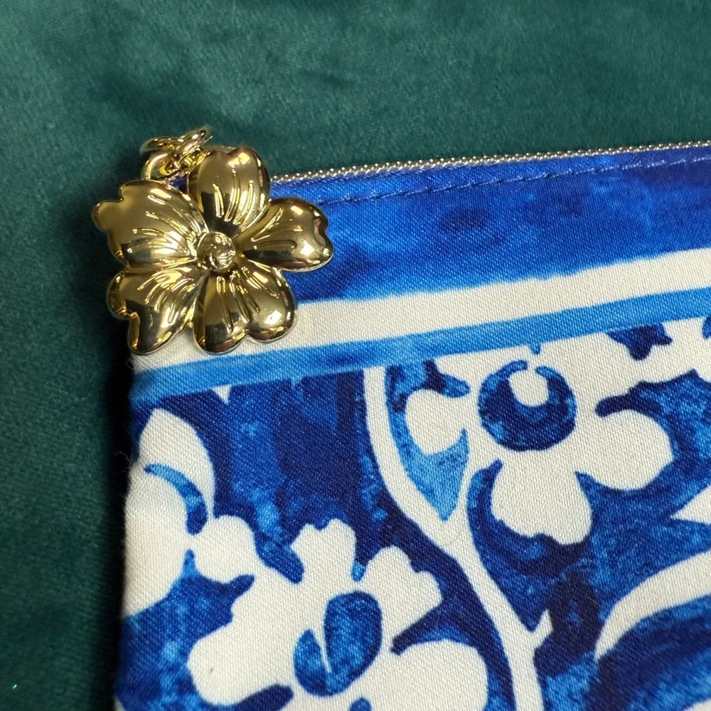 Estee Lauder Blue Floral Print Cosmetic Bag‎ Pouch Zipper Gold Flower Charm